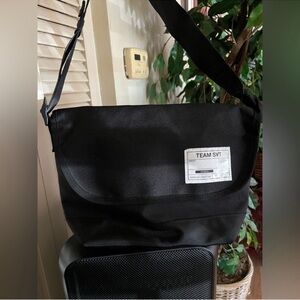 Seventeen Carat Land Black Crossbody Bag